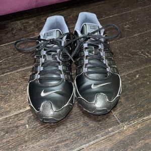 Black Nike shox